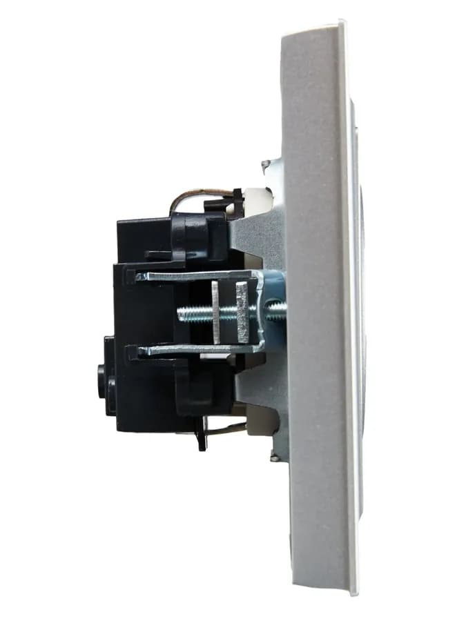 Розетка с заземлением и защитными шторками IEK BRITE BR-R14-16-K47-F (алюминий), фото 4