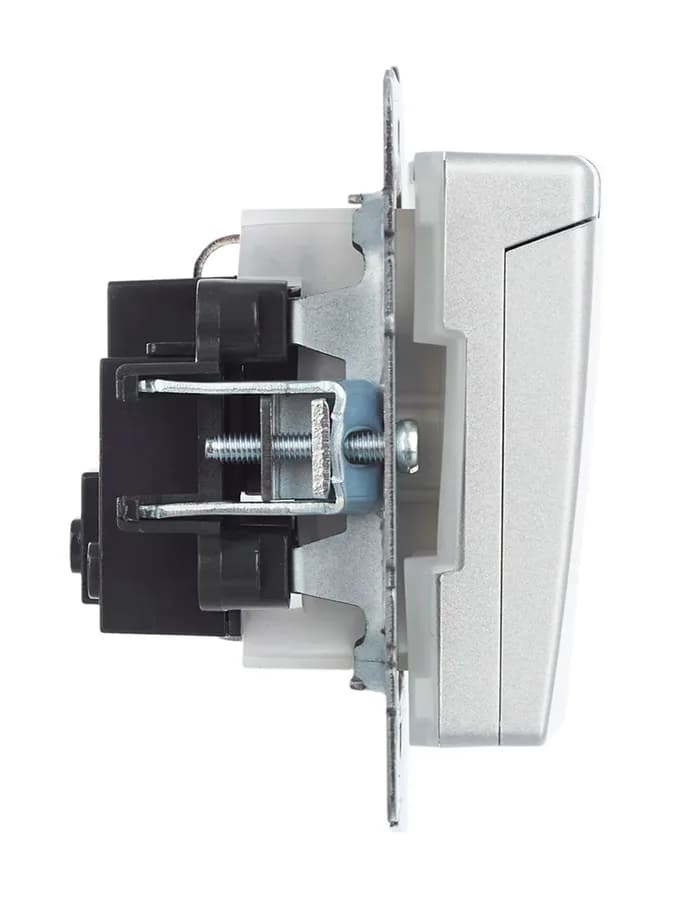 Розетка с заземлением, защитными шторками и крышкой IEK BRITE BR-R16-16-44-K47 (алюминий), фото 2
