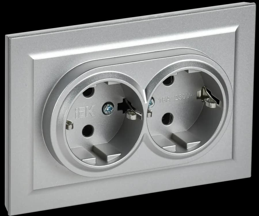 Розетка двойная с заземлением и рамкой IEK BRITE BR-R21-16-K47-F (алюминий)