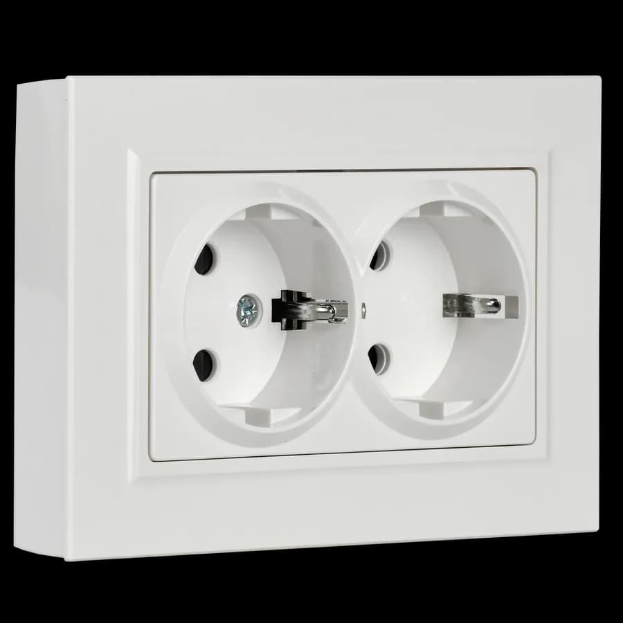 Розетка двойная с заземлением, защитными шторками и рамкой IEK BRITE BR-R24-16-K01-F (белый), фото 2