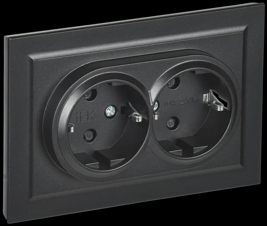Розетка двойная с заземлением, защитными шторками и рамкой IEK BRITE BR-R24-16-K02-F (черный)