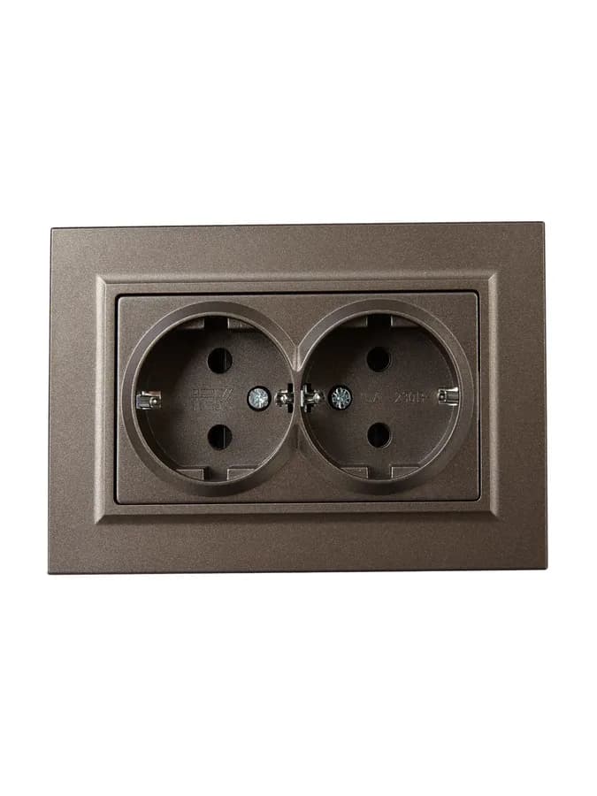 Розетка двойная с заземлением, защитными шторками и рамкой IEK BRITE BR-R24-16-K45-F (бронза), фото 4