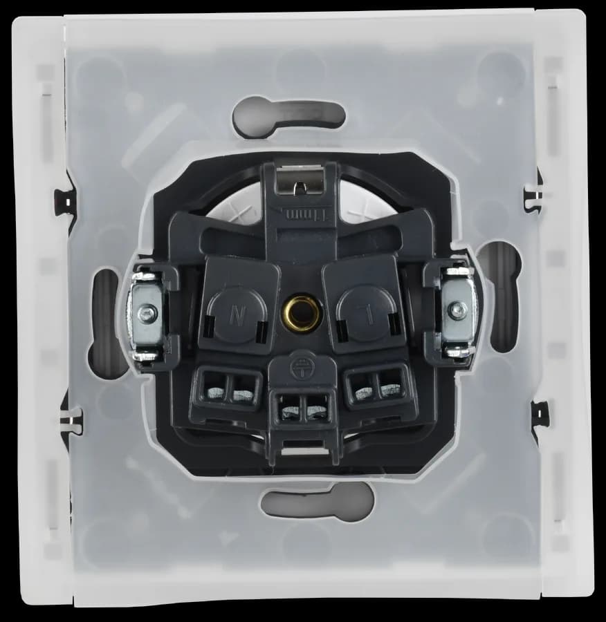 Розетка с заземлением, защитными шторками и крышкой IEK FORTE&PIANO FP-R16-16-44-K10 (ваниль), фото 4