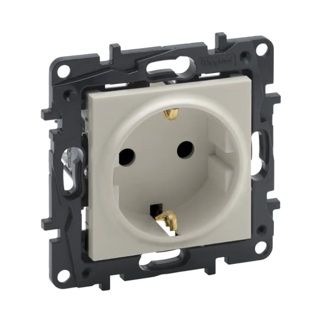 Розетка с заземлением Legrand Structura 764211 (слоновая кость)